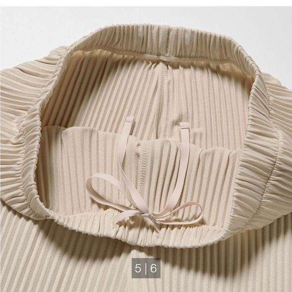 Uniqlo Pleated Straight Pants - Picture 4 of 9